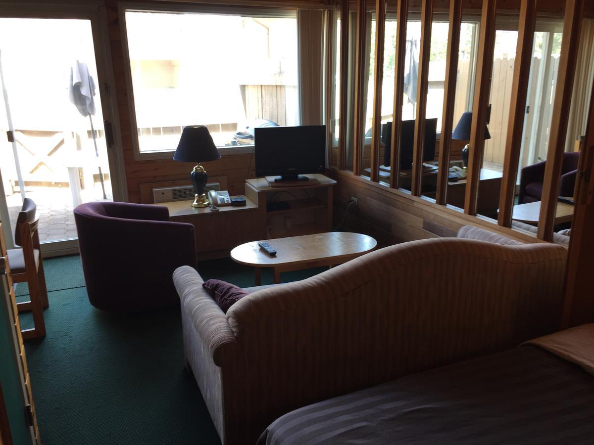 Falcon Lake Hotel Zewnętrze zdjęcie