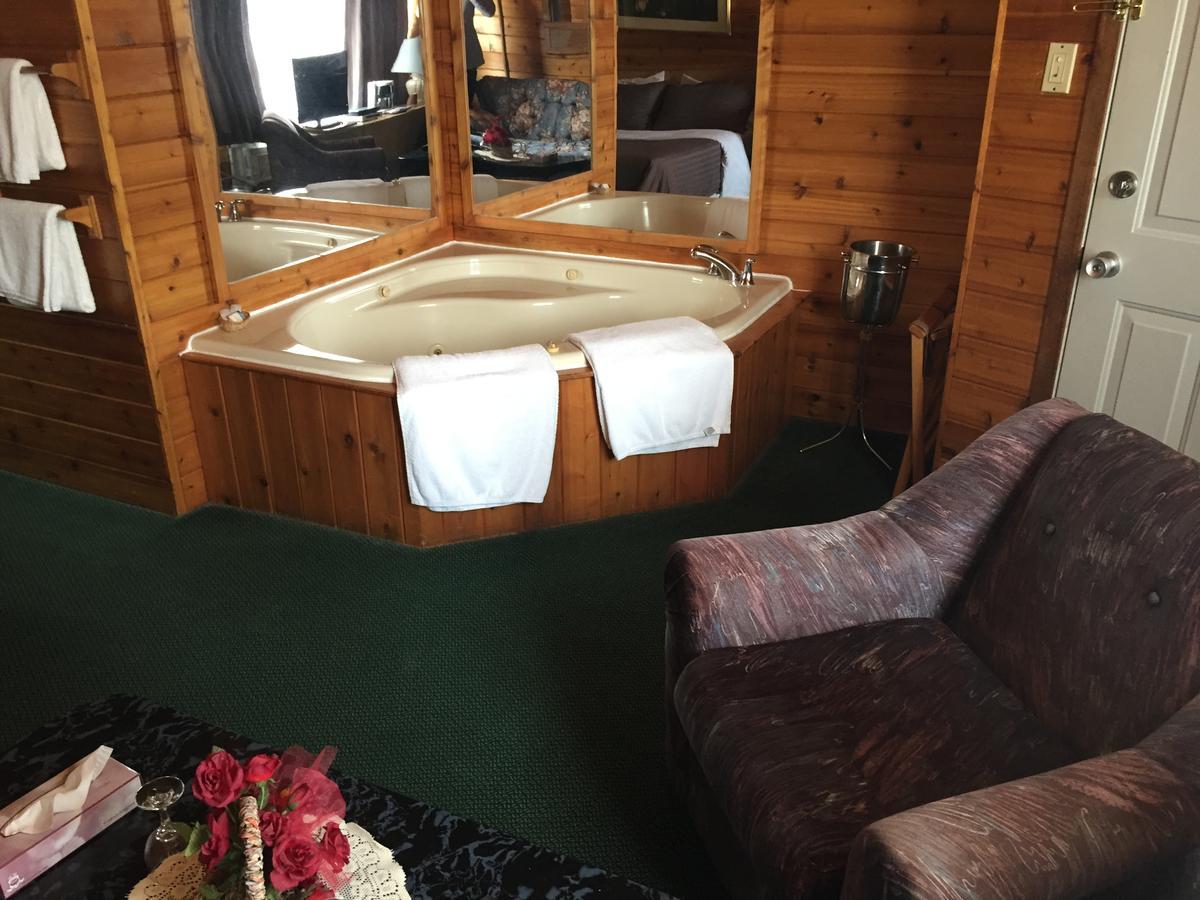 Falcon Lake Hotel Zewnętrze zdjęcie