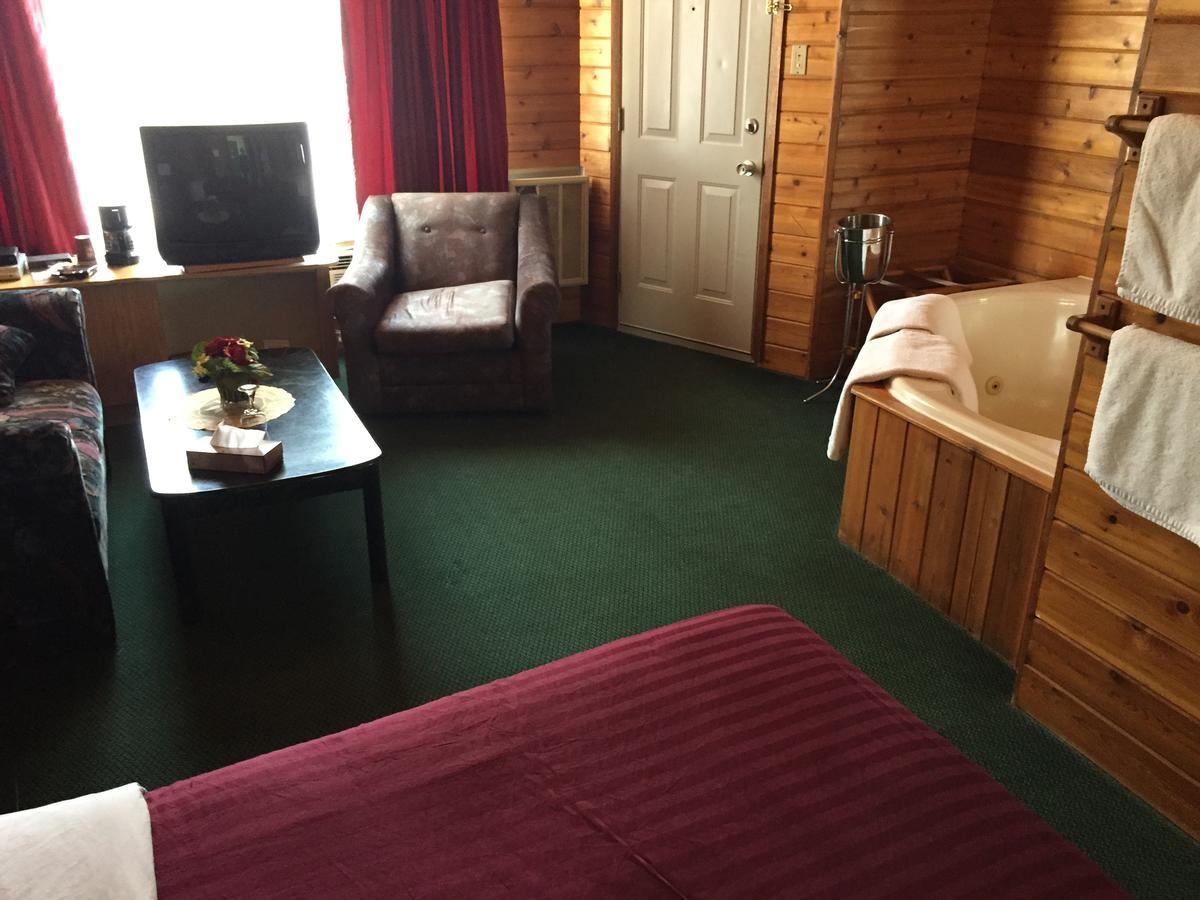 Falcon Lake Hotel Zewnętrze zdjęcie